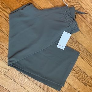 Lululemon NWT on the fly WL pant - 8